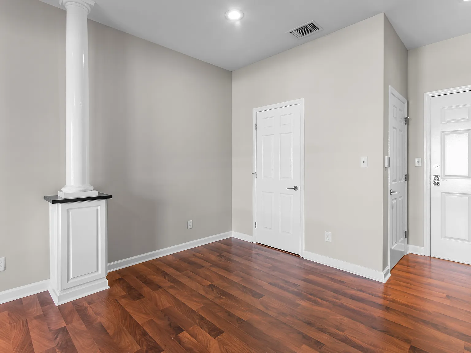 Studio, 750 sqft, $1,425 — Photo 2