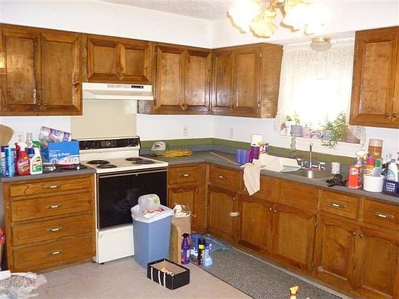 2nd image of 10615 Oak Dr