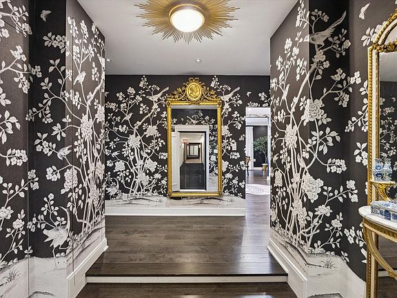 2nd image of 2701 Westheimer Rd Unit Phw