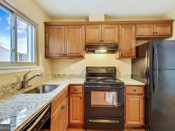 2nd image of 13850 Beaujolais Ct
