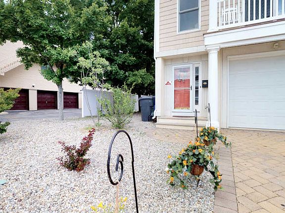 5th image of 304A Halsey Ave