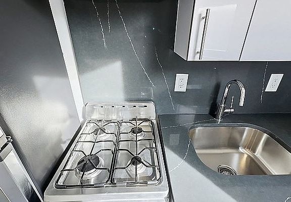 2nd image of 624 E 11th St #3AAB