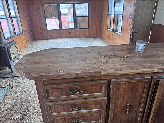 3rd image of 124 Rustic Ave