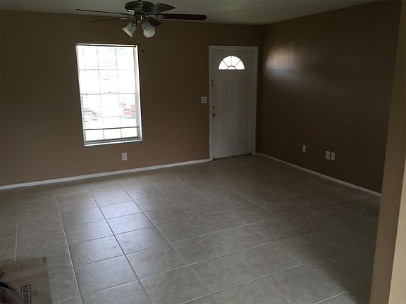 4th image of 1174 SE Maxwell Ln