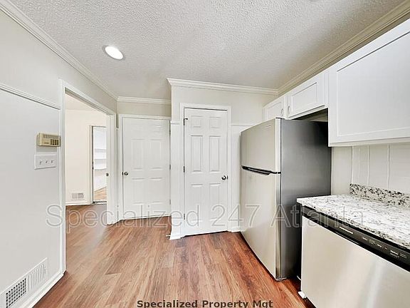 3rd image of 243 Williamsburg Cir