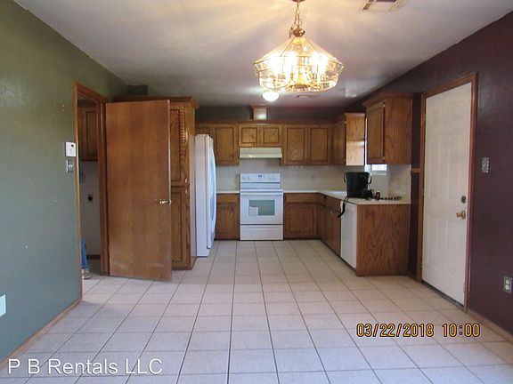4th image of 4407 SW Parkway Dr