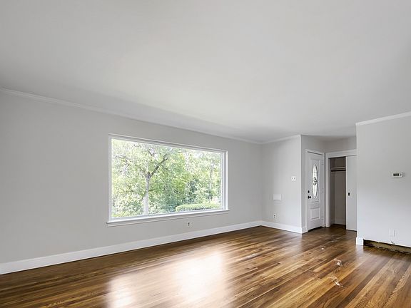 5th image of 11016 Lippitt Ave