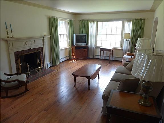 4th image of 368 Birdsall Pkwy