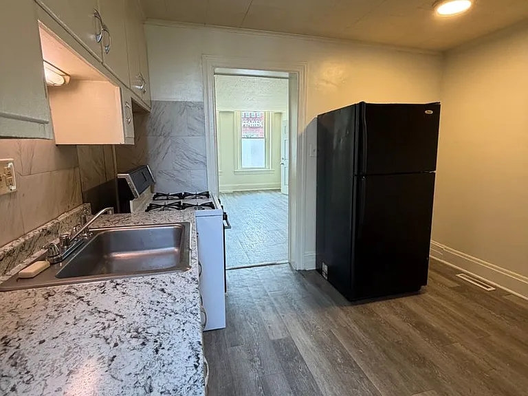 717 W Market St — Photo 17