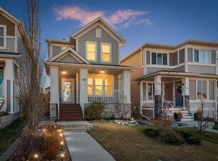 128 W Heritage Hts, Cochrane, AB T4C 2R5