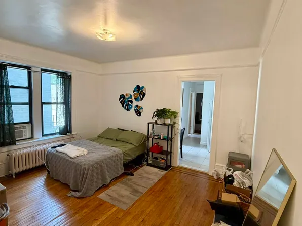33-09 31st Avenue image 1 of 13