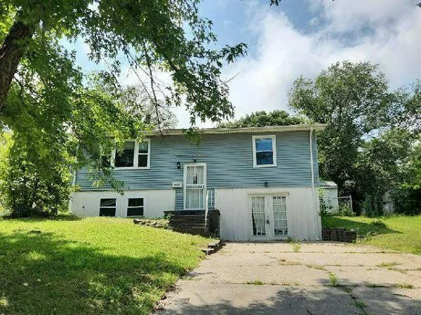 1320 Rockwell Dr, Junction City, KS 66441