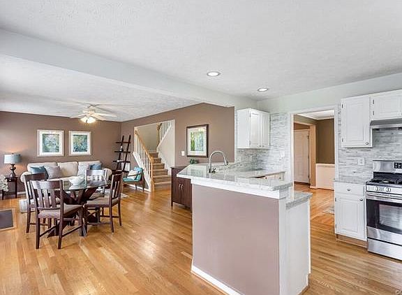 4th image of 9628 Wilshire Dr