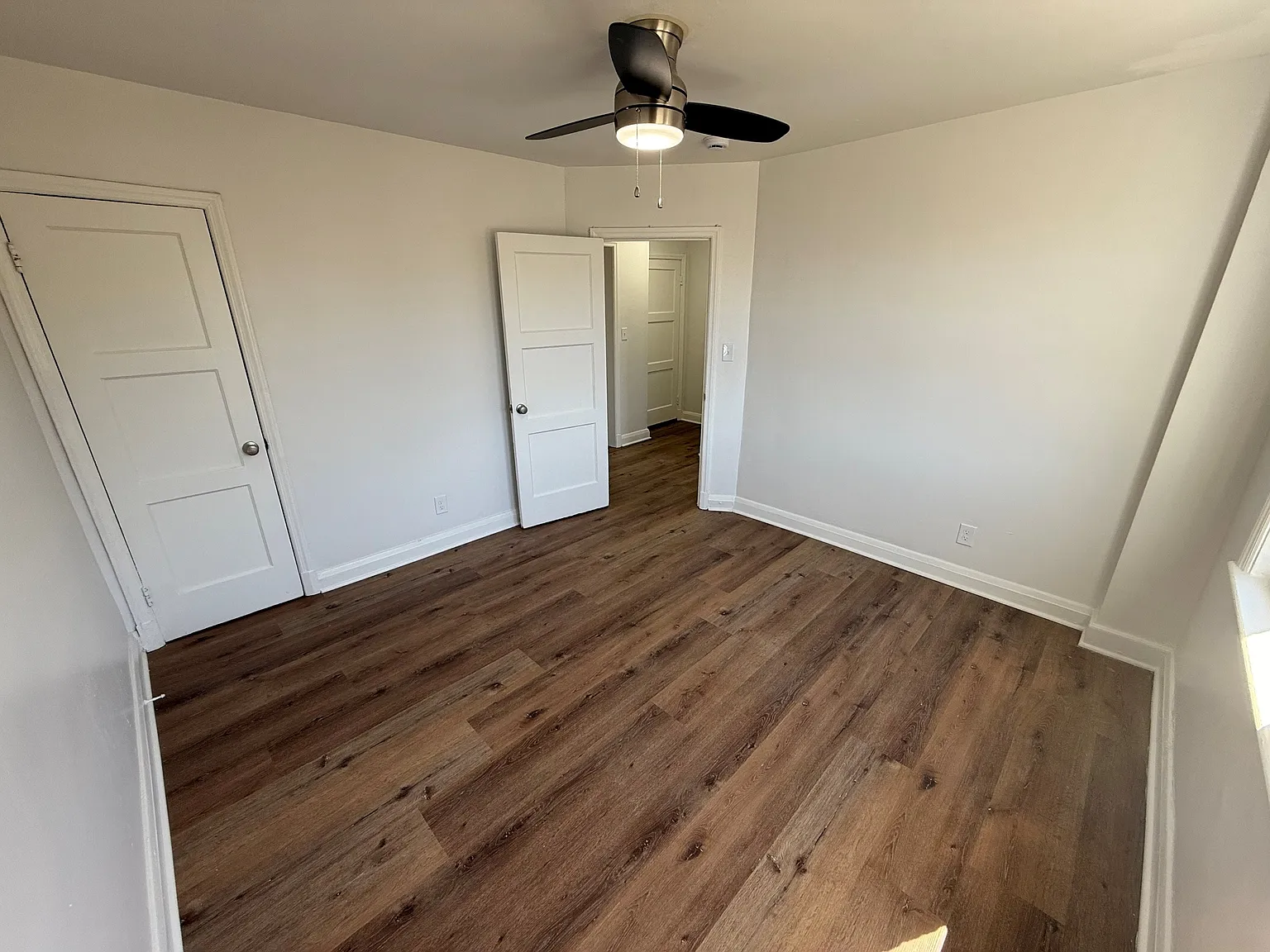 5618 Midwood Avenue - 1 — Photo 3