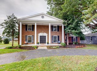 8906 Peterborough Dr, Hurstbourne, KY 40222