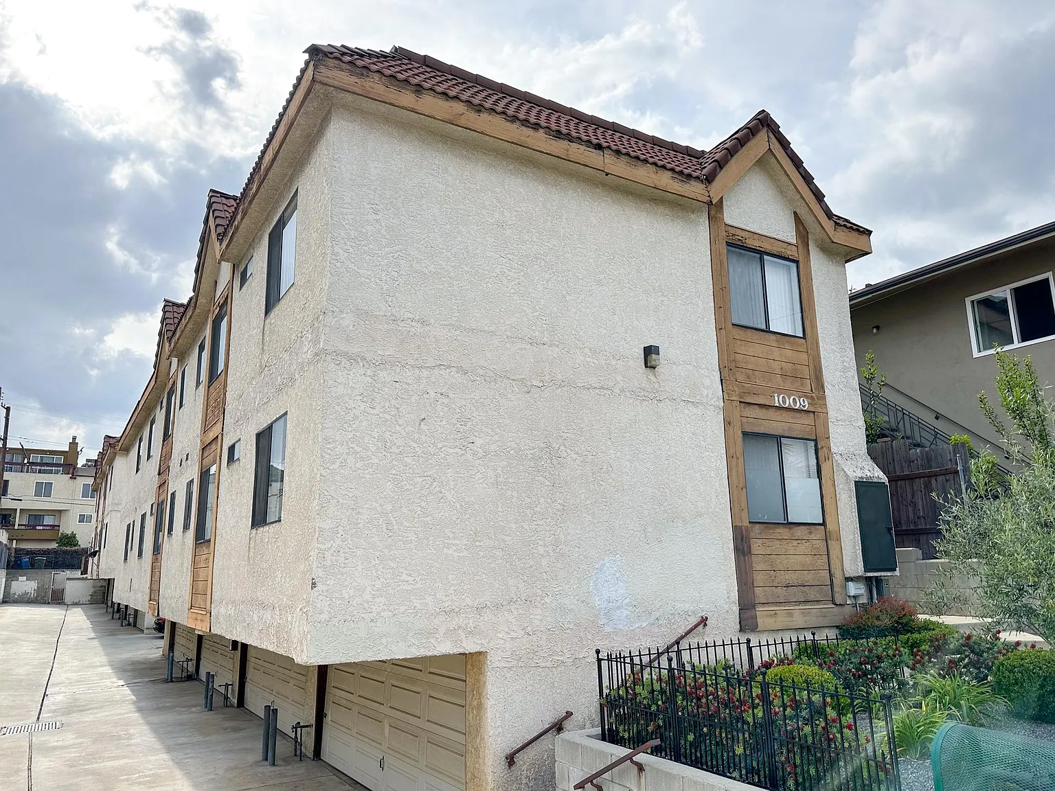 2 bed, 925 sqft, $2,599 — Photo 2