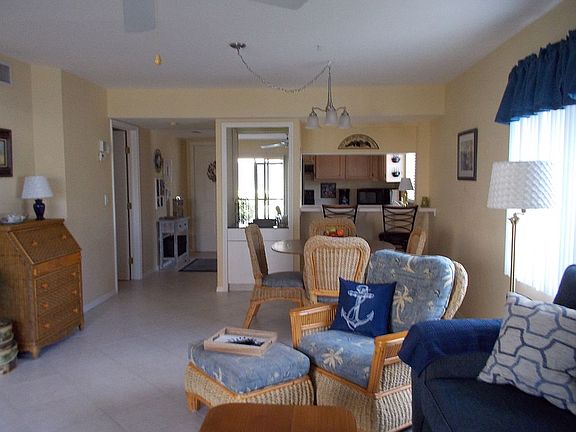 2nd image of 9652 Windsor Gardens Ln APT 101