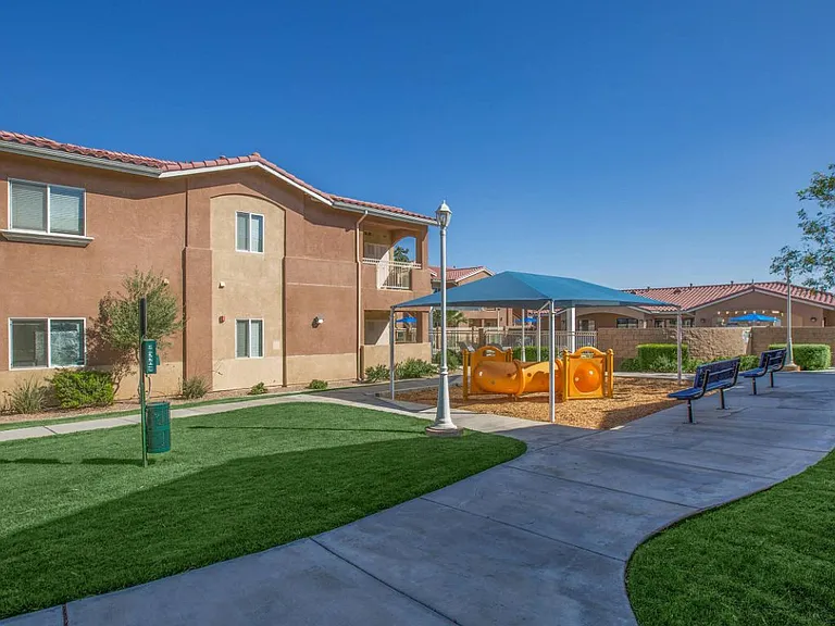 Plumtree Apartments — Photo 22