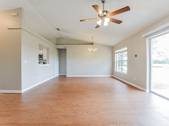 4th image of 11832 Foxglove Dr