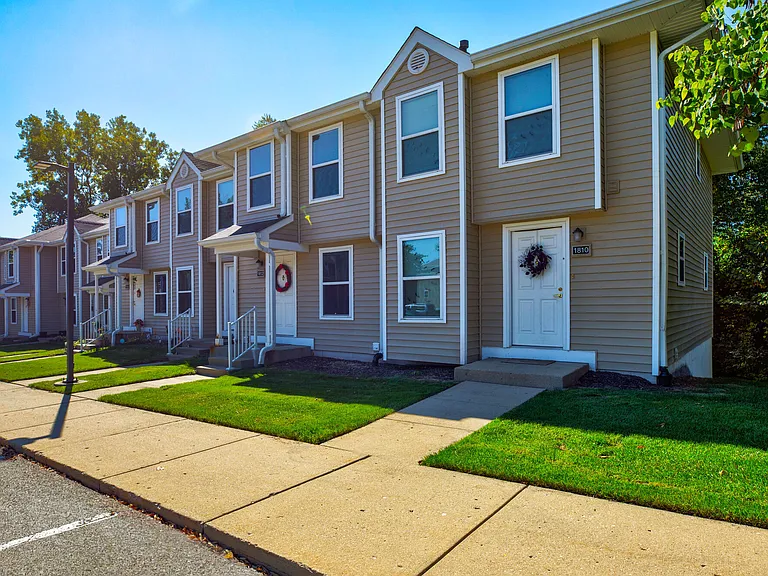 Stonebrook Townhomes I & II — Photo 6