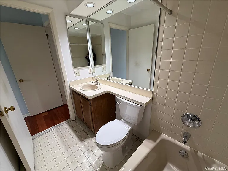 73 Cornwall Cir — Photo 21