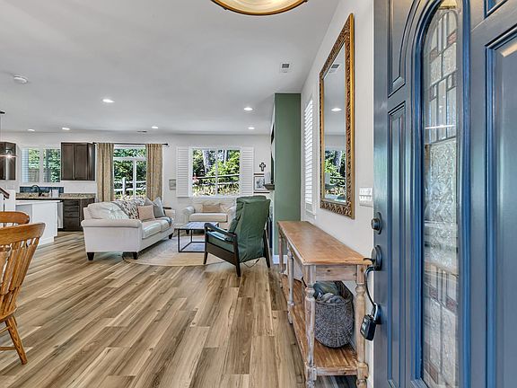 4th image of 11218 Borgen Loop NW