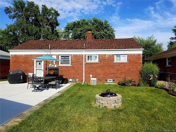 5th image of 9904 Laurence Ave