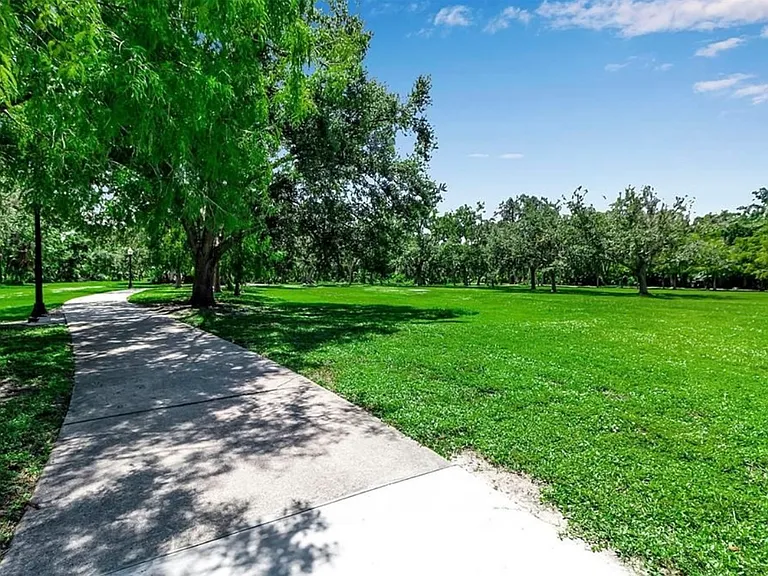 4633 Summerwind Dr — Photo 33