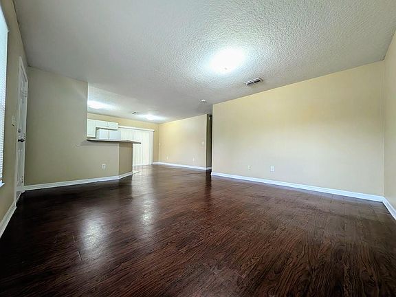 2nd image of 1925 Melrose Ave S