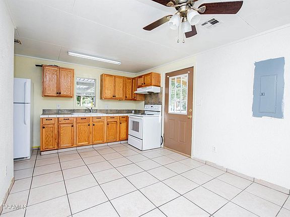4th image of 303 S Broadway St