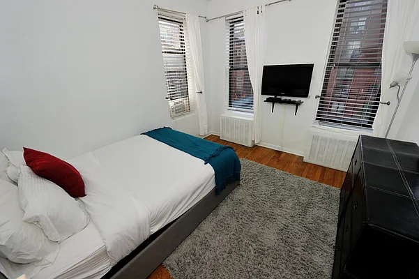 Rented by Furnished Habitat | media 18