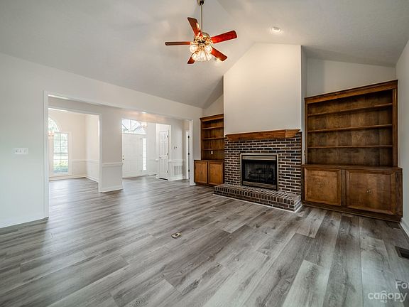5th image of 103 Yacht Cove Ln