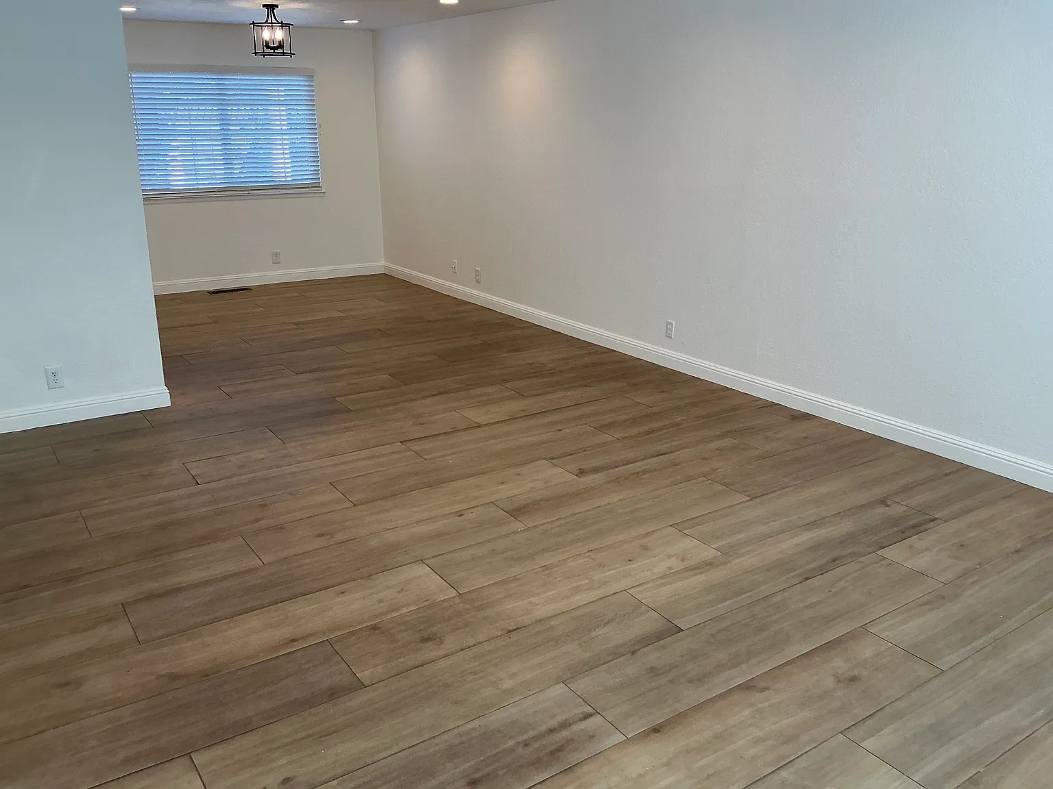 5 bed, 2.5 bath, 2922 sqft, $6,000 — Photo 2