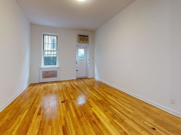 3rd image of 219 E 88th St APT 1C