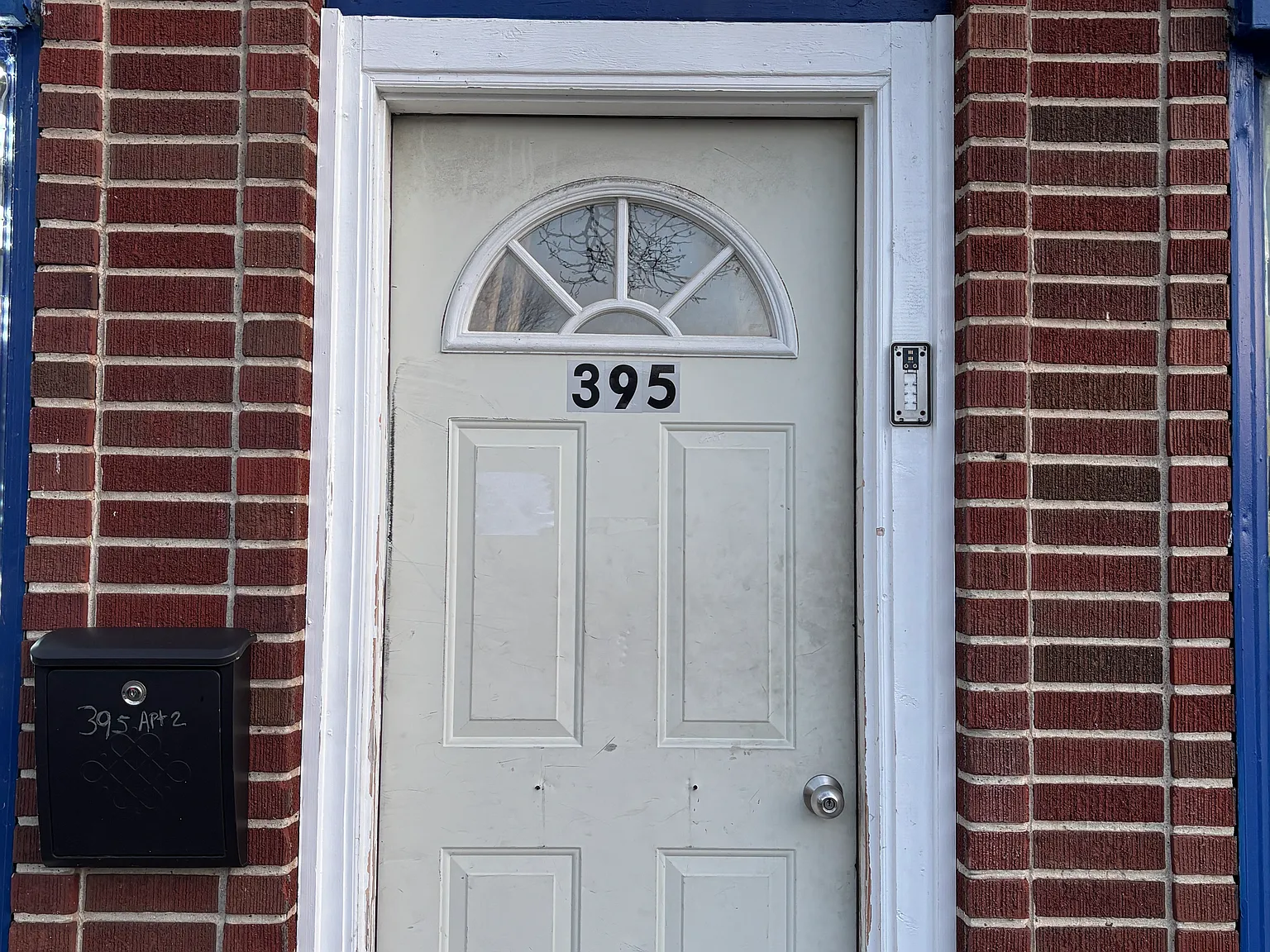 3 bed, 1100 sqft, $1,600 — Photo 2