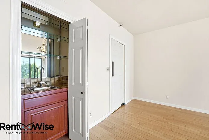 555 Laurel Ave #303 — Photo 5