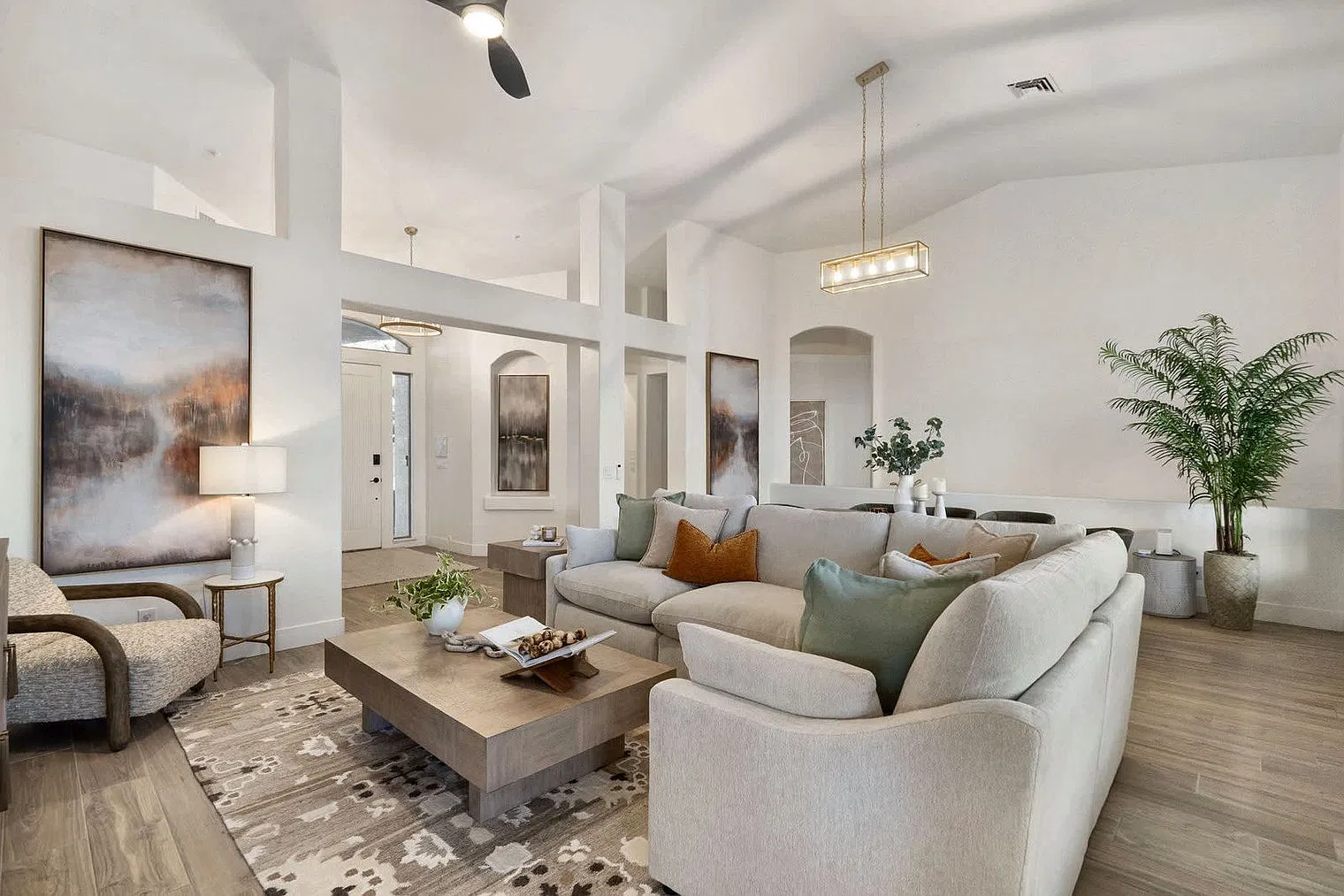 4 bed, 3.0 bath, 2820 sqft, $9,398 — Photo 4