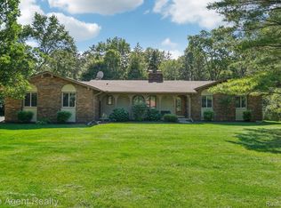 285 Whims Ct, Rochester, MI 48306