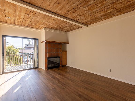 Another view towards the back of the apartment (looking towards the beach)