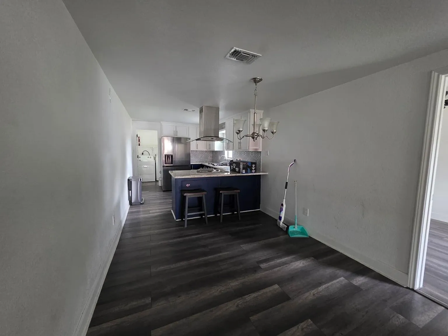 3 bed, 2.0 bath, 1136 sqft, $1,800 — Photo 4