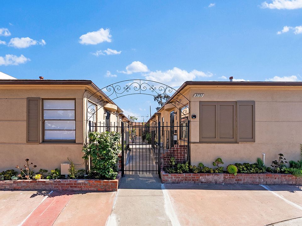 Beautiful Entrance to Small Complex