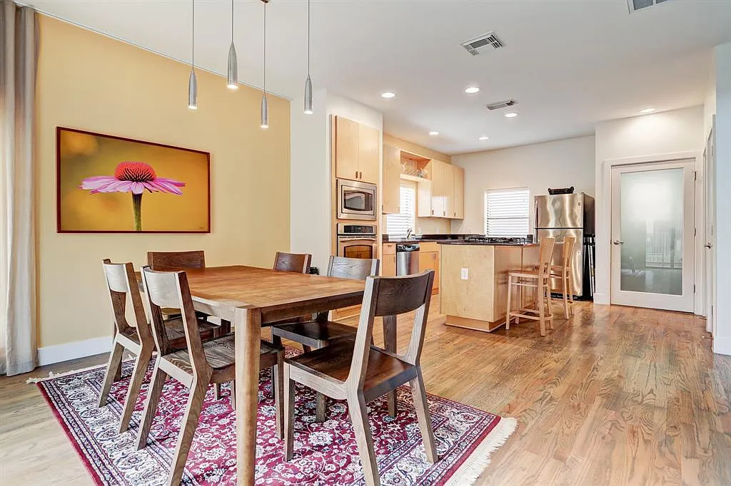 2 bed, 2.5 bath, 1702 sqft, $2,700 — Photo 3
