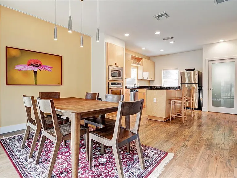 4346 Spencer St — Photo 3