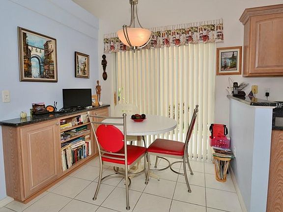 5th image of 721 Barrington Cir