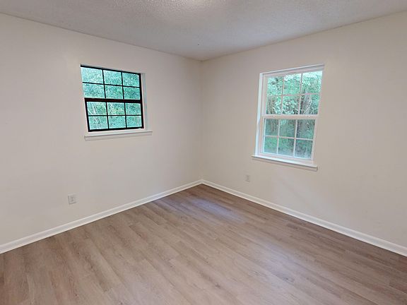4th image of 901 W Adams Ave