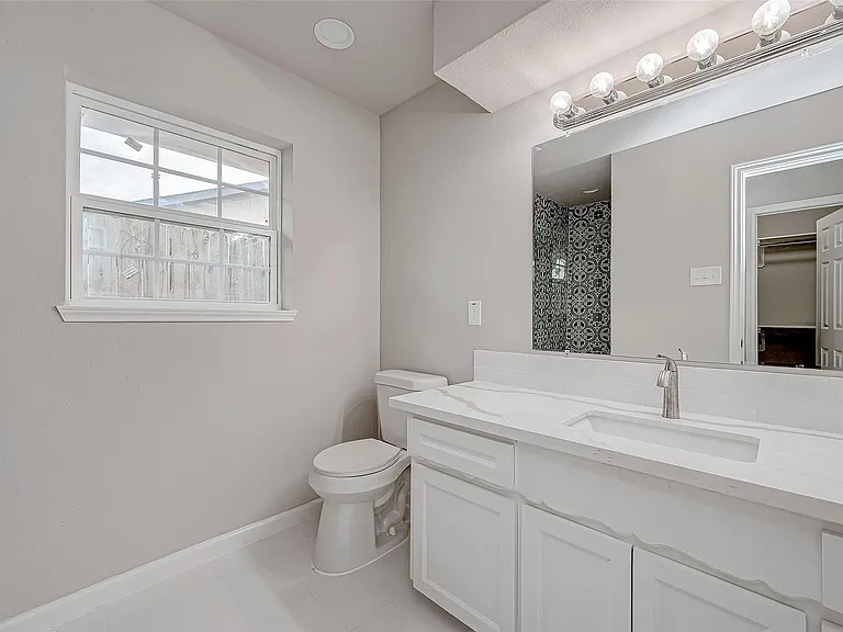 5622 Valkeith Dr — Photo 31