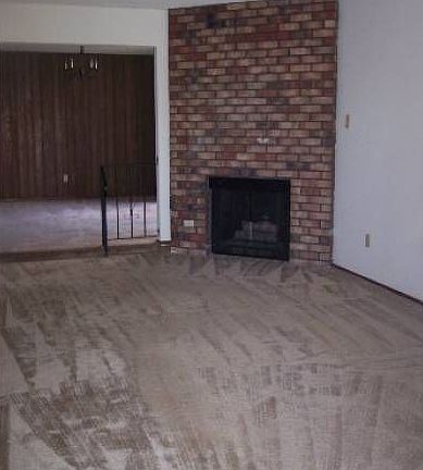 Living w/ fireplace
