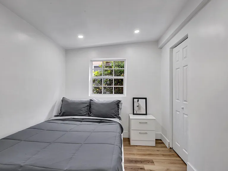 SW 8th Ct — Photo 1