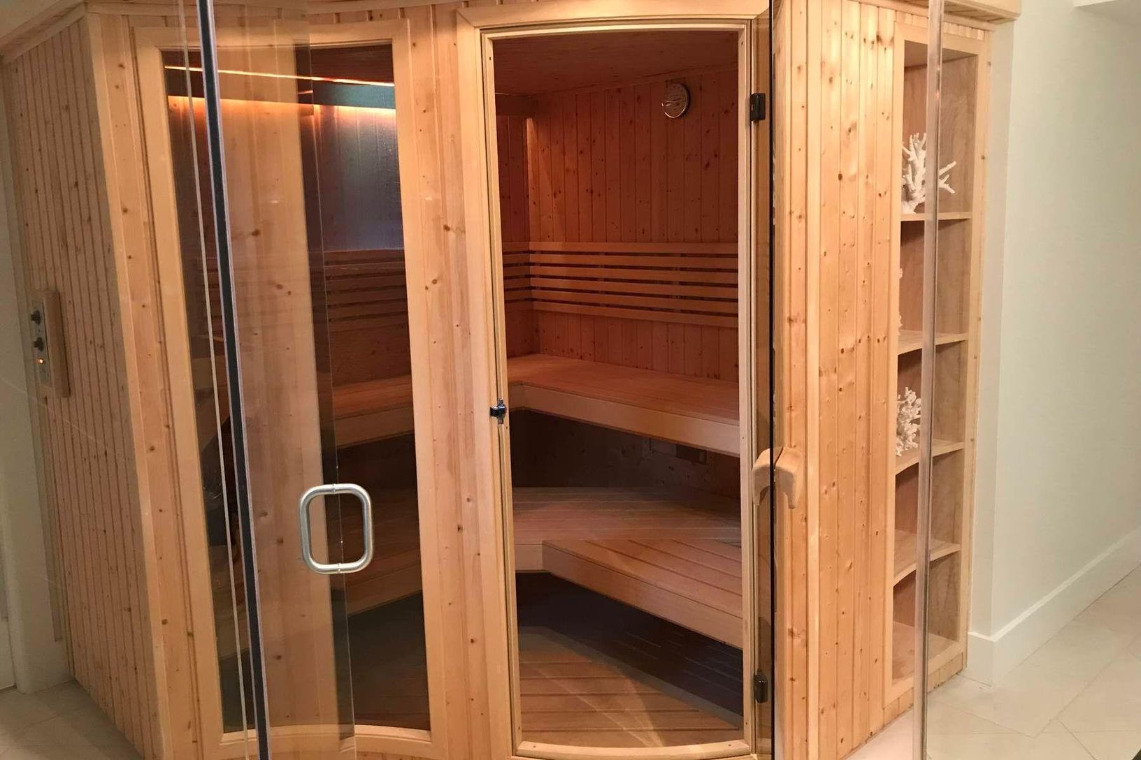  Sauna
