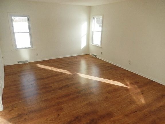 4th image of 4479 W Kennedy Dr